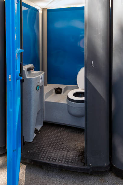 Porta potty delivery and setup in Palmetto Bay, FL